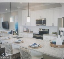 7557 Dundee Rd, Unit 505 in Woodlawn, MD - Building Photo