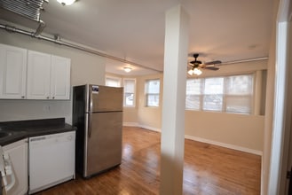 4828 W Addison St, Unit GF in Chicago, IL - Foto de edificio - Building Photo