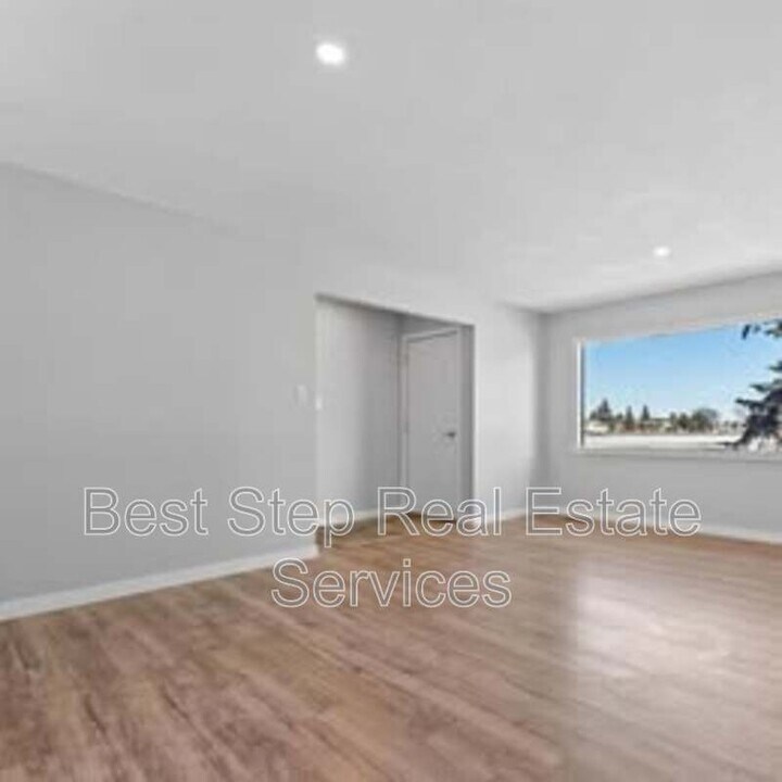 13028-13078 78 St NW in Edmonton, AB - Building Photo