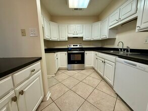 129 Mead Ct in Mandeville, LA - Foto de edificio - Building Photo