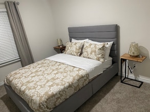 8129 Trudy Ln in Fort Worth, TX - Foto de edificio - Building Photo