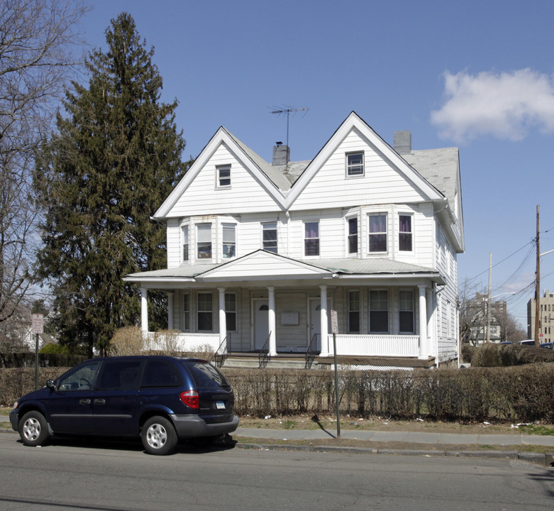 83-85 Washington Ave in New Rochelle, NY - Building Photo