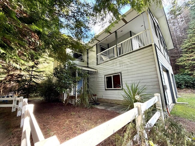 70051 Stage Rd in North Bend, OR - Building Photo - Building Photo