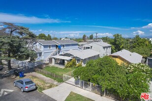 231 E 85th St in Los Angeles, CA - Building Photo