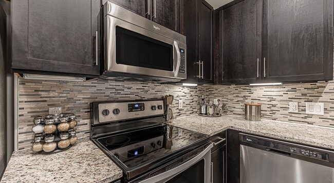 1000 Chimney Rock Rd in Houston, TX - Building Photo - Building Photo