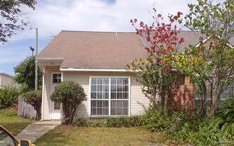 140 Stearns St in Gulf Breeze, FL - Building Photo