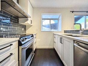 9694 W Chatfield Ave in Littleton, CO - Foto de edificio - Building Photo