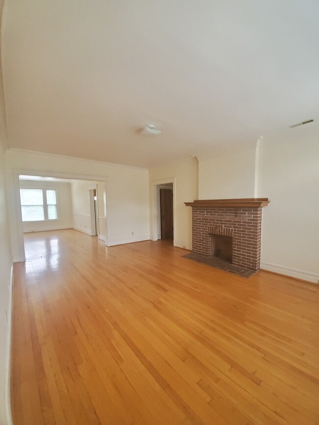 5861 Nina Pl in St. Louis, MO - Building Photo - Building Photo