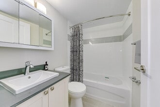 Haldimand Apartments in Hamilton, ON - Building Photo - Building Photo
