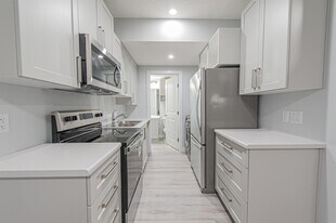 1443 Cherniak Way SW in Edmonton, AB - Building Photo