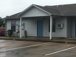 2704 Wakefield Dr, Unit 2 in Jonesboro, AR - Foto de edificio - Building Photo