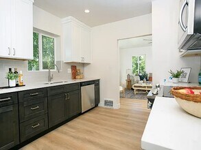 348 N 200 W in Salt Lake City, UT - Building Photo - Building Photo