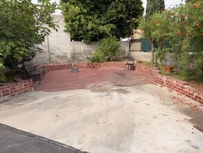 337 W Lomita Ave, Unit B in Glendale, CA - Foto de edificio - Building Photo