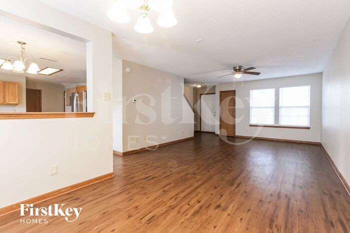 301 Sunbeam Ln in Greenwood, IN - Foto de edificio