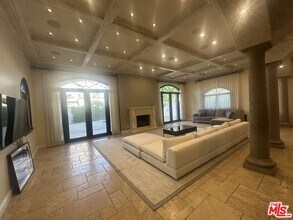 458 Flores St in Los Angeles, CA - Building Photo - Building Photo