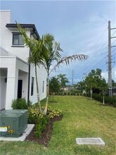 901 NE 211th St in Miami Gardens, FL - Building Photo - Building Photo