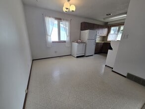 37 Glenthorne Crescent in Winnipeg, MB - Building Photo - Building Photo