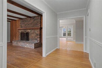 1001 Wiley Bridge Rd in Woodstock, GA - Foto de edificio - Building Photo