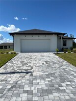 2207 NW 25th Ln in Cape Coral, FL - Building Photo