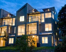 1500 Summit St in Austin, TX - Building Photo - Building Photo