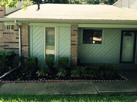 808 Rock Creek Dr in Euless, TX - Building Photo