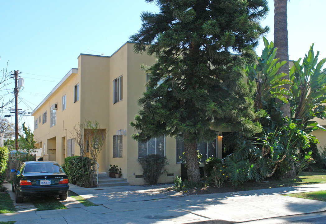 1128 S Oakhurst Dr in Los Angeles, CA - Building Photo