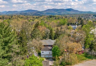 16 Forest Hill Dr in Asheville, NC - Building Photo - Building Photo