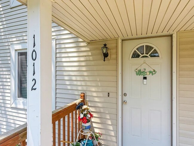 1012 W 1st Ave in Indianola, IA - Building Photo - Building Photo