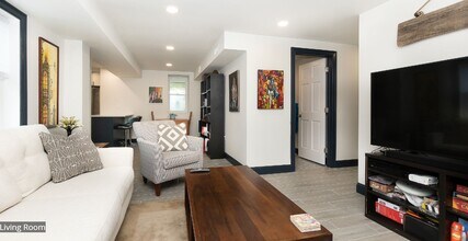 8 Alveston St, Unit 1 in Boston, MA - Building Photo - Building Photo