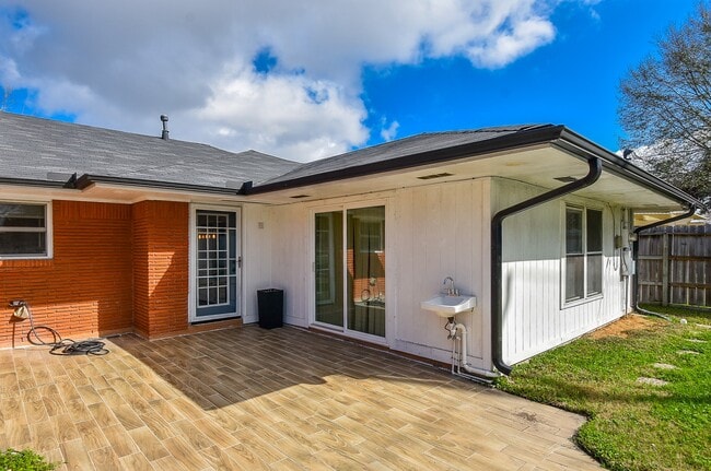 property at 4125 Lymbar Dr