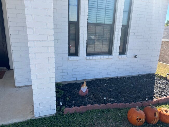 property at 1103 Travis Cir