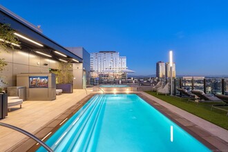 675 Ninth Ave, Unit 1906 in San Diego, CA - Building Photo - Building Photo