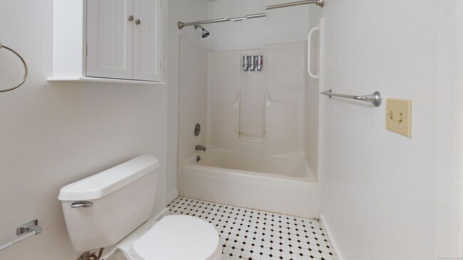 584 Chapel St in New Haven, CT - Building Photo - Building Photo