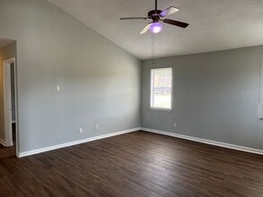 300 Carriage Ln in Albany, GA - Building Photo - Building Photo