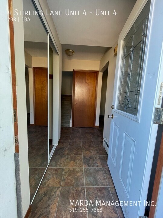 4 Stirling Ln in Chatham, ON - Building Photo