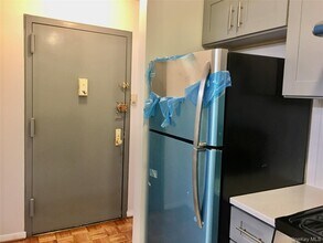 68-03 41st Ave in Queens, NY - Building Photo - Building Photo