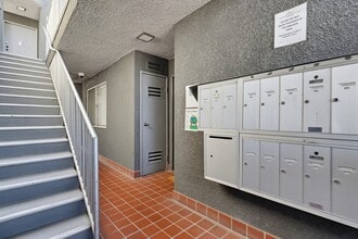 810 Crenshaw Blvd in Los Angeles, CA - Foto de edificio - Building Photo