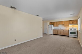 146 Main St in Bloomingdale, NJ - Building Photo - Building Photo