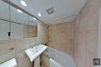 East 100th Street, Unit 1A in New York, NY - Foto de edificio - Building Photo