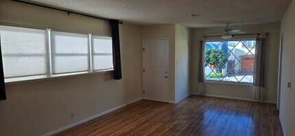 906 2nd St in Hermosa Beach, CA - Foto de edificio - Building Photo