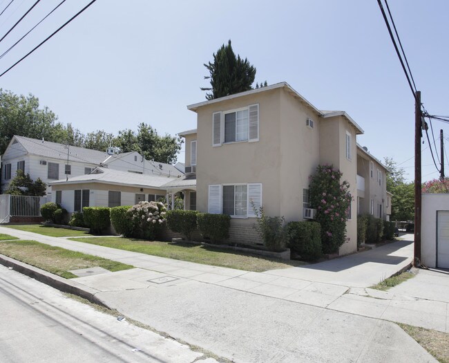 11940 Chandler Blvd in North Hollywood, CA - Building Photo - Building Photo