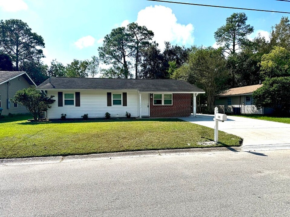 125 Linda Cir in Ocean Springs, MS - Building Photo