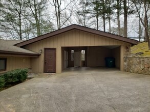 7415 Savannah Dr in Ooltewah, TN - Foto de edificio - Building Photo