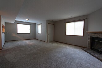 15858 Griffon Path in Apple Valley, MN - Building Photo - Building Photo
