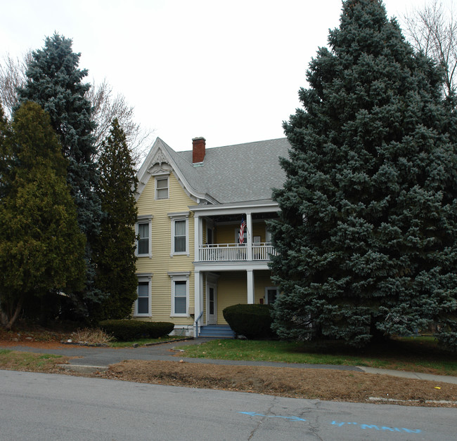 162 Saratoga Ave in Waterford, NY - Foto de edificio - Building Photo
