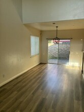 1986 Crowne Oak Ln in Simi Valley, CA - Building Photo - Building Photo