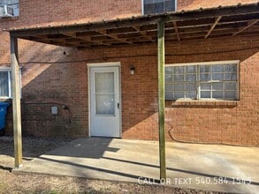 2826 Idlewild Blvd NE in Roanoke, VA - Foto de edificio - Building Photo