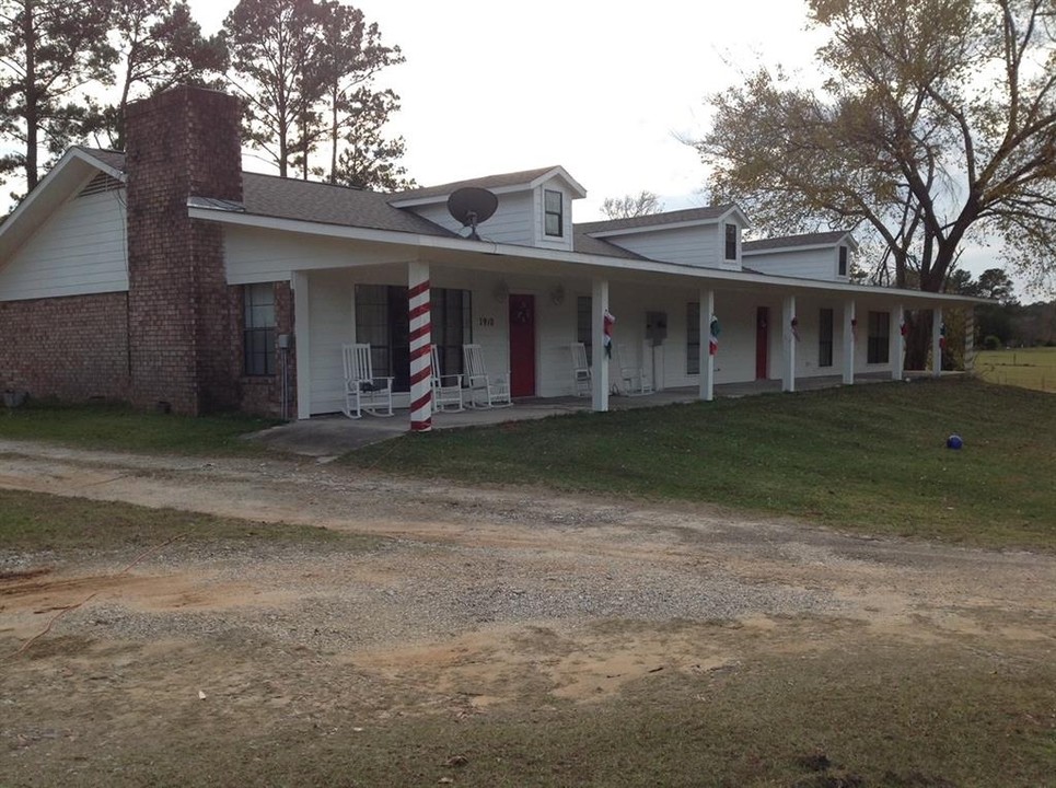 1910 US Hwy 190 in Oakhurst, TX - Building Photo