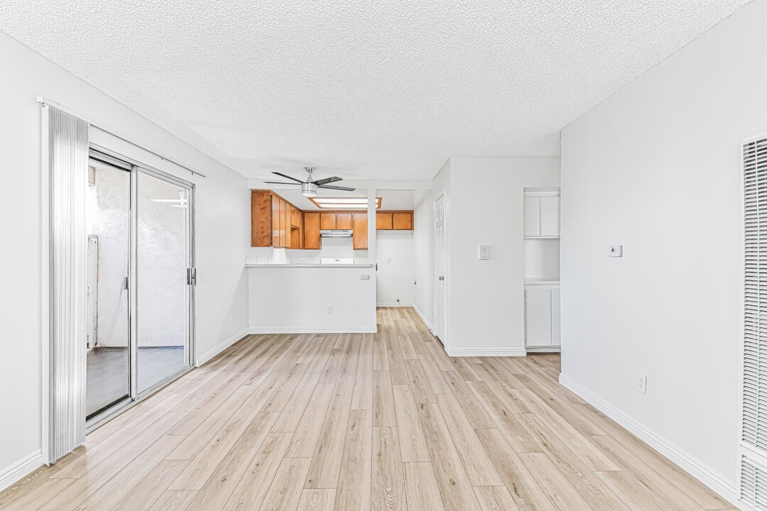 1075 Loma Ave, Unit 102 in Long Beach, CA - Foto de edificio