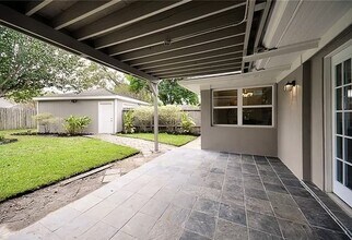 6107 Dumfries Dr in Houston, TX - Building Photo - Building Photo